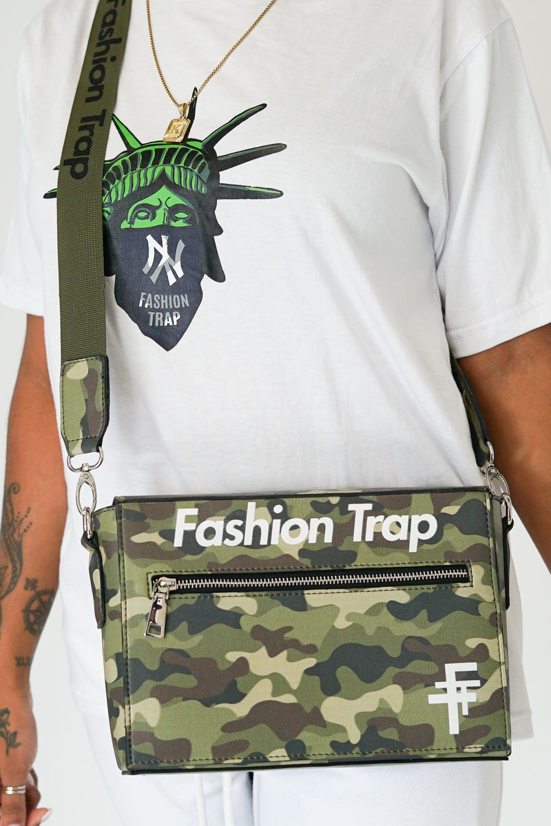 Fashion Trap Leather Cameo Bag